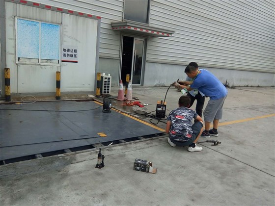 深圳飛機(jī)場(chǎng)順豐物流快遞，兩臺(tái)電子地塝做線性校準(zhǔn)